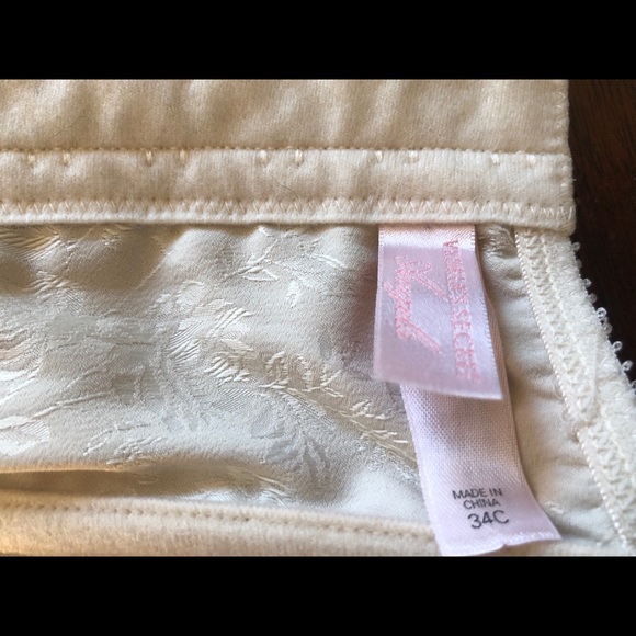 Ivory Lace Corset - Picture 6 of 7